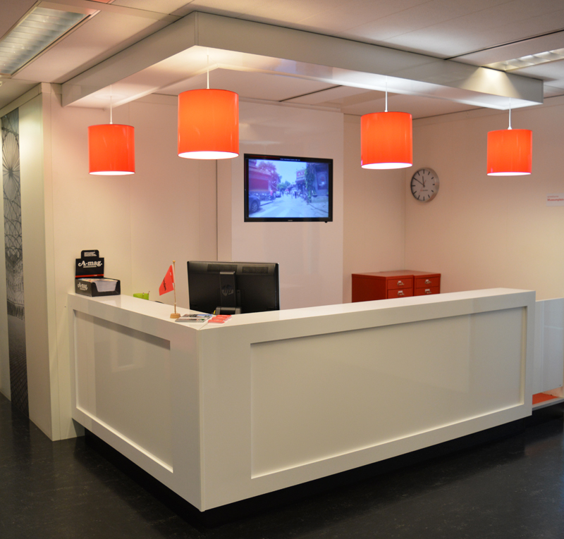 Amsterdam Marketing ontvangstbalie, maatwerk balie, design en geleverd ...