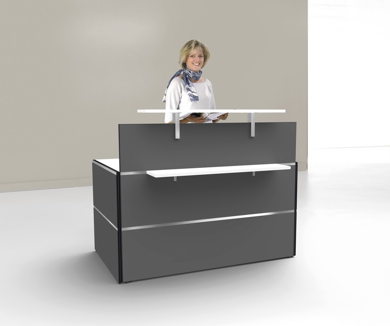 Wand kast met een geïntegreerd bureau
